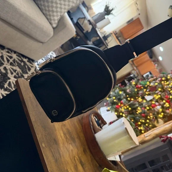 Lululemon Black Crossbody Bag - Picture 2 of 2